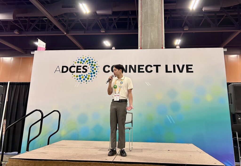 Shaun Hui presenting at the Distinguished Poster Showcase. 